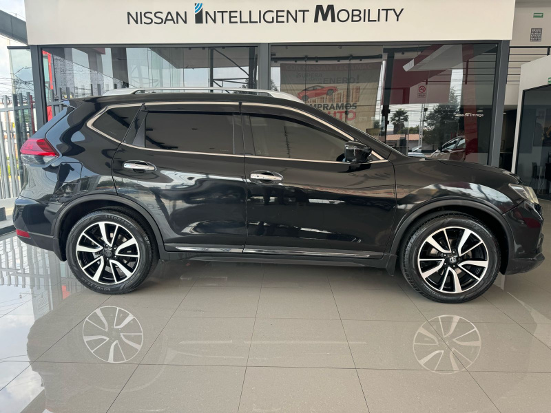 Nissan X-Trail  5 pts. Exclusive, CVT, piel, CD, QC, GPS, 5 pas., RA-18 (cambio de línea) 2018